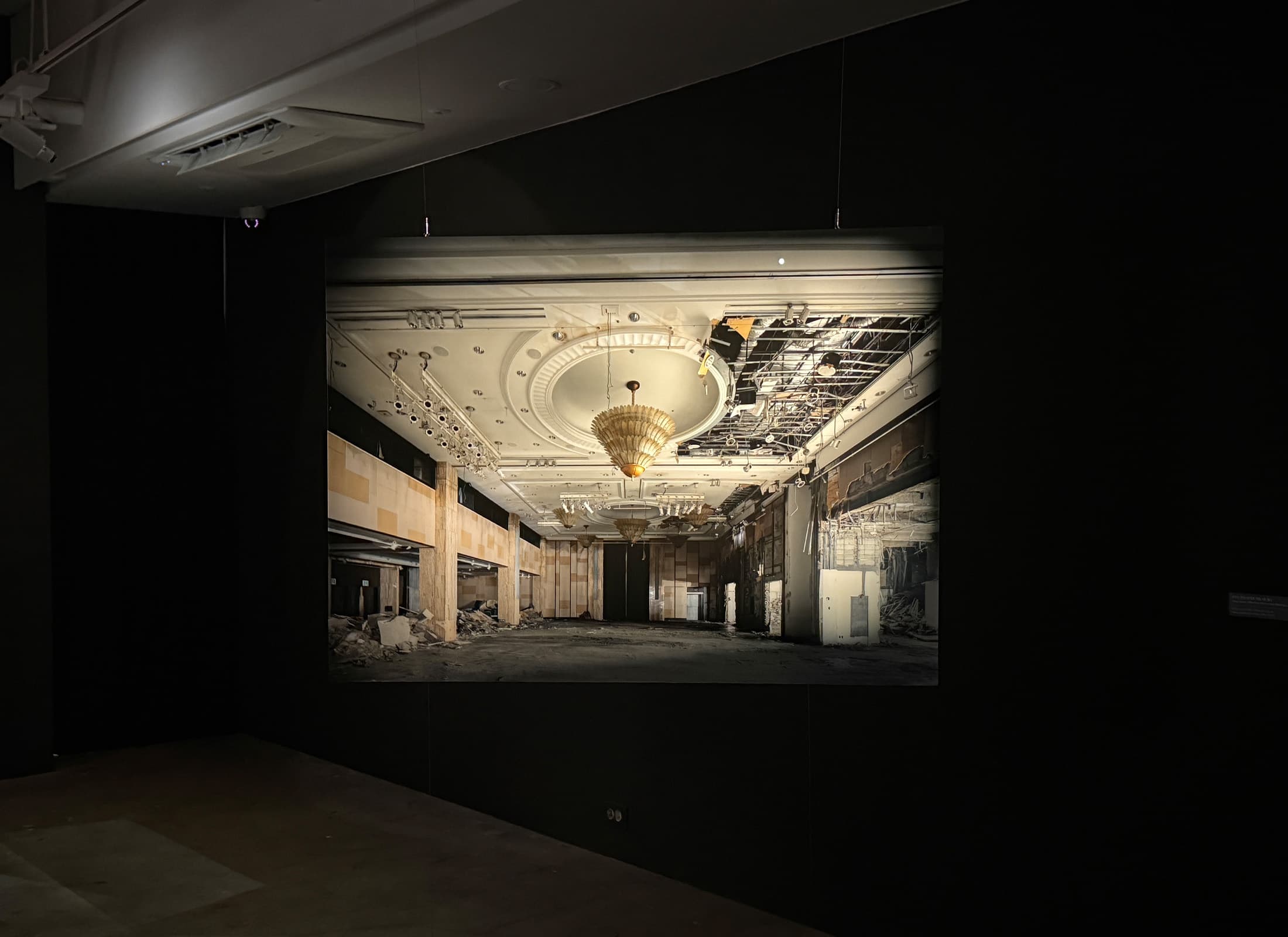 〈힐튼 서울 자서전〉 - 이미지 3